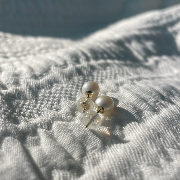NWT Marielle Genuine Cultured Pearl Studs // 14k Italian Solid Gold (6mm) - Picture 5 of 6